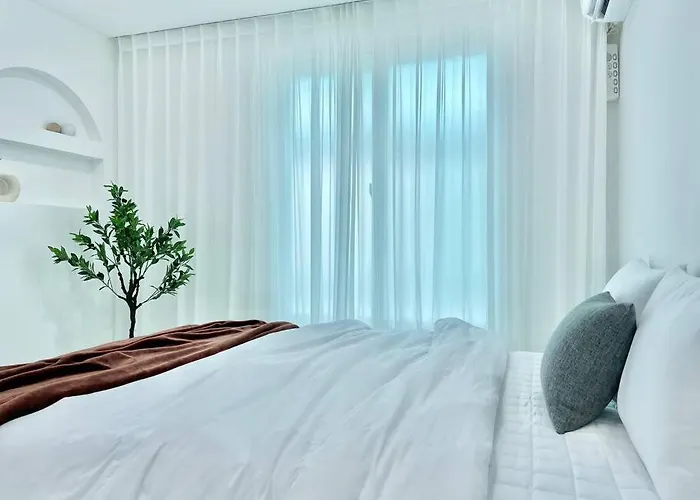 3room+2bathroom Hongdae 1exit